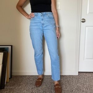 American Eagle High Rise Mom Jean NWT